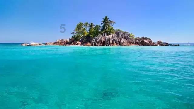 布莱德利·库珀公开恋情,和吉吉浪漫牵手,气场走出十丈风